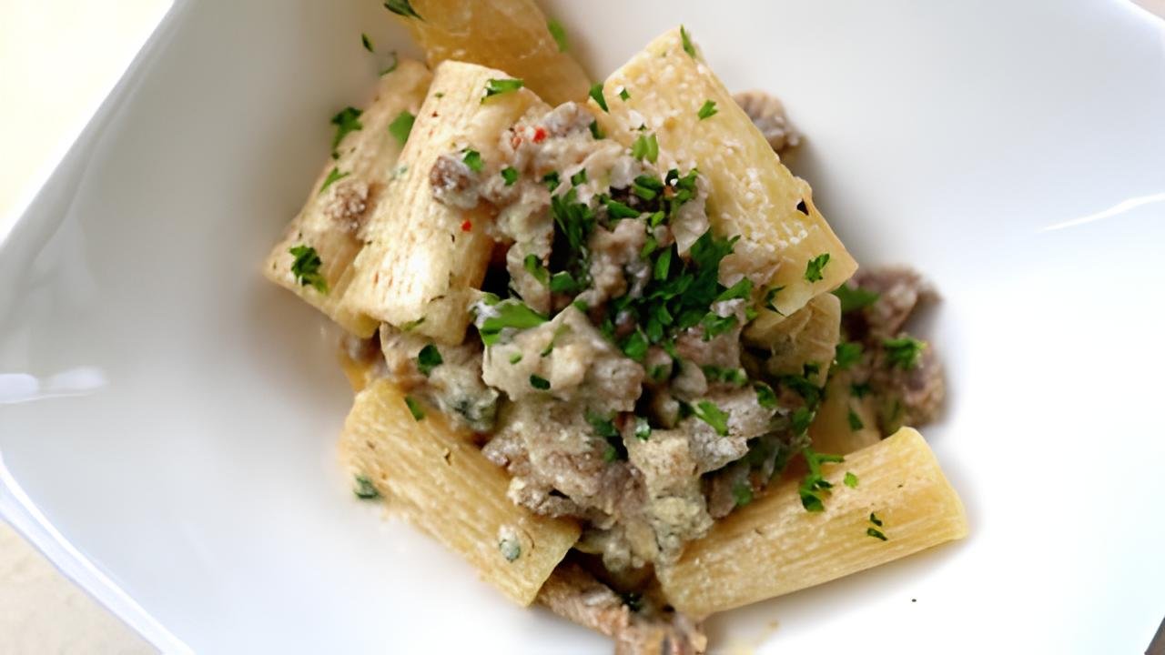 Creamy Bratwurst Pasta Skillet - Pasta
